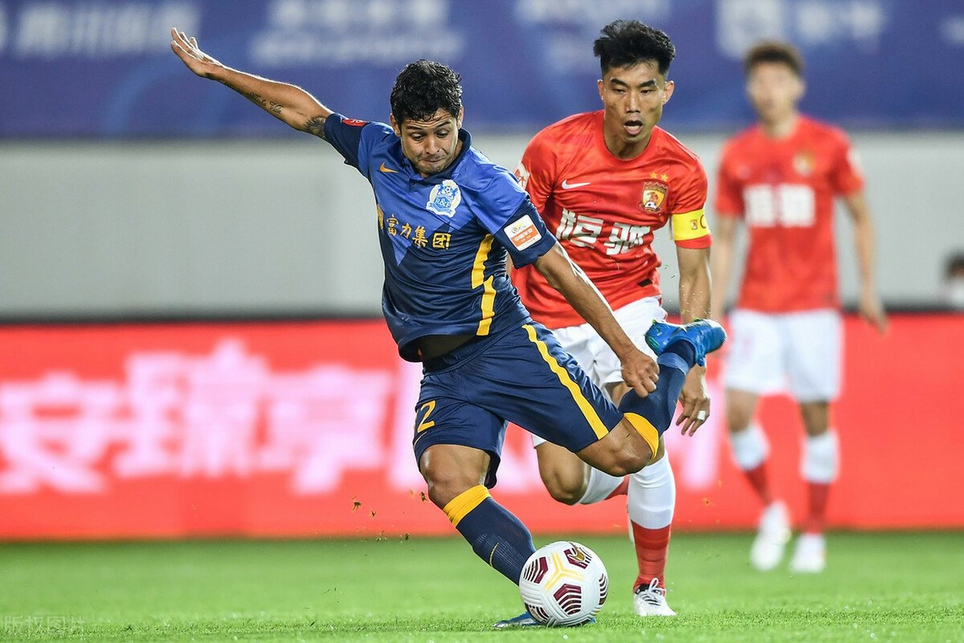 关于富力球员发挥出色,赢得比赛的信息 关于富力球员发挥出色,赢得比赛的信息