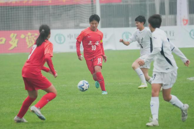 aoa体育教练-包含强强对话：女足比赛上演激烈角逐的词条