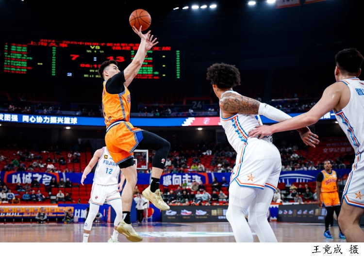 上海男篮力克辽宁队,展示超强实力的简单介绍 上海男篮力克辽宁队,展示超强实力的简单介绍