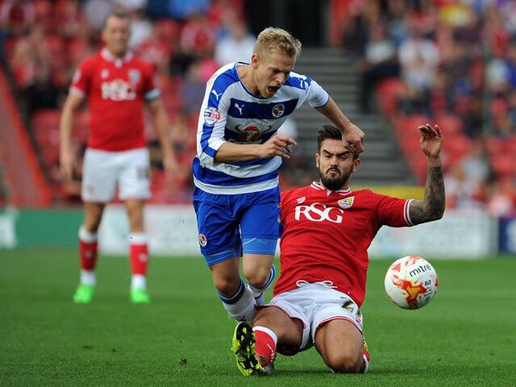 aoa体育课程-卢顿联遭遇客场溃败，球队战绩再度下滑