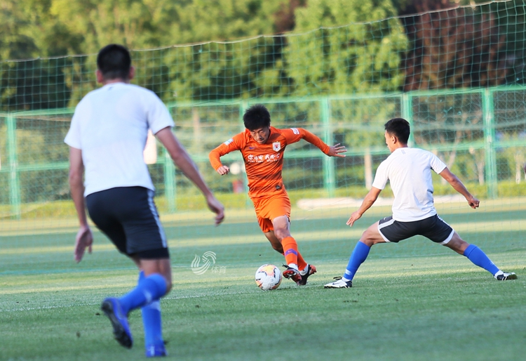 鲁能主场与鲁能苦战，最终握手言和