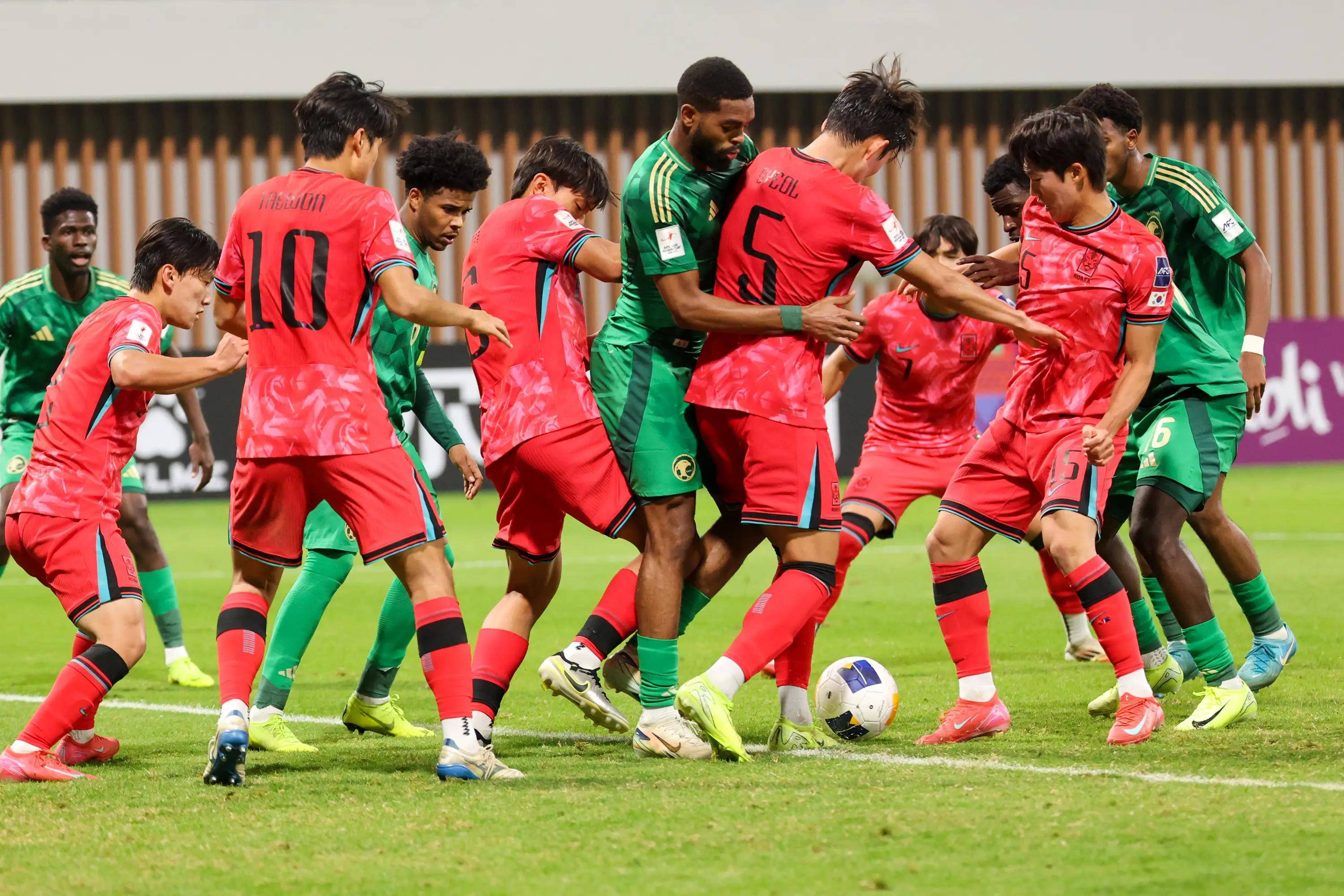 aoa体育直播-包含韩国队在亚洲杯上表现抢眼，赢得球迷热捧的词条