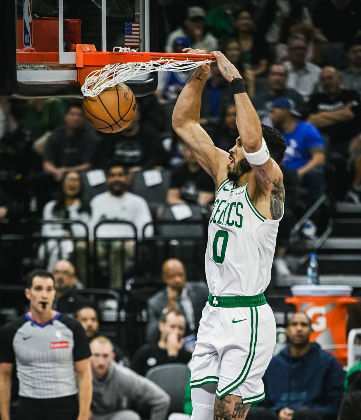 凯尔特人再下一城,季后赛希望黯然消散的简单介绍 凯尔特人再下一城,季后赛希望黯然消散的简单介绍