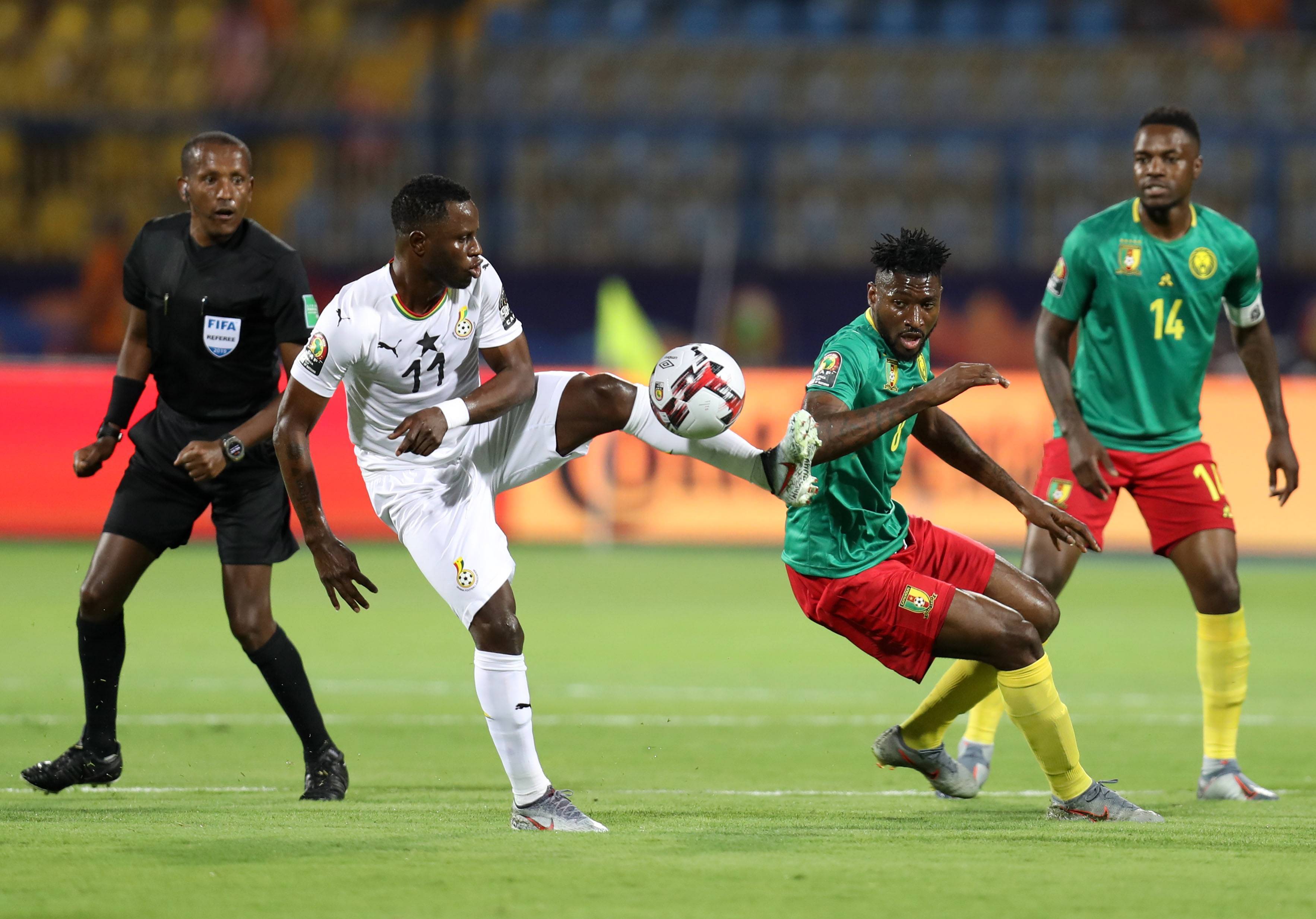 aoa体育直播-包含足球明星在比赛中表现抢眼，获得好评的词条