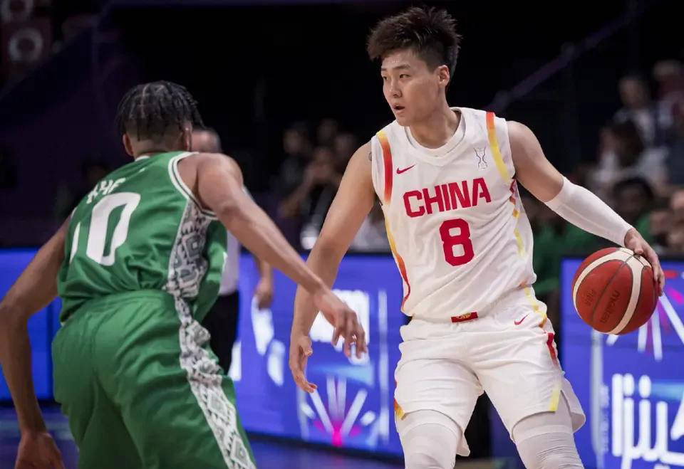 中国球员在国际篮球赛中崭露头角