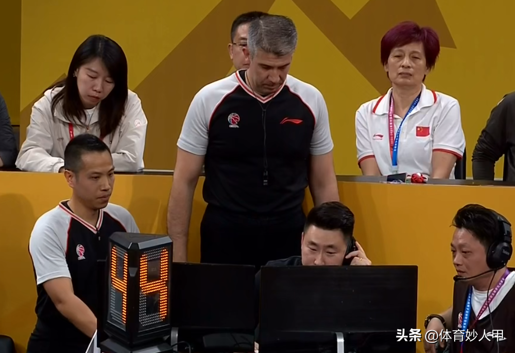 aoa体育娱乐-精彩比赛引发争议，裁判遭质疑