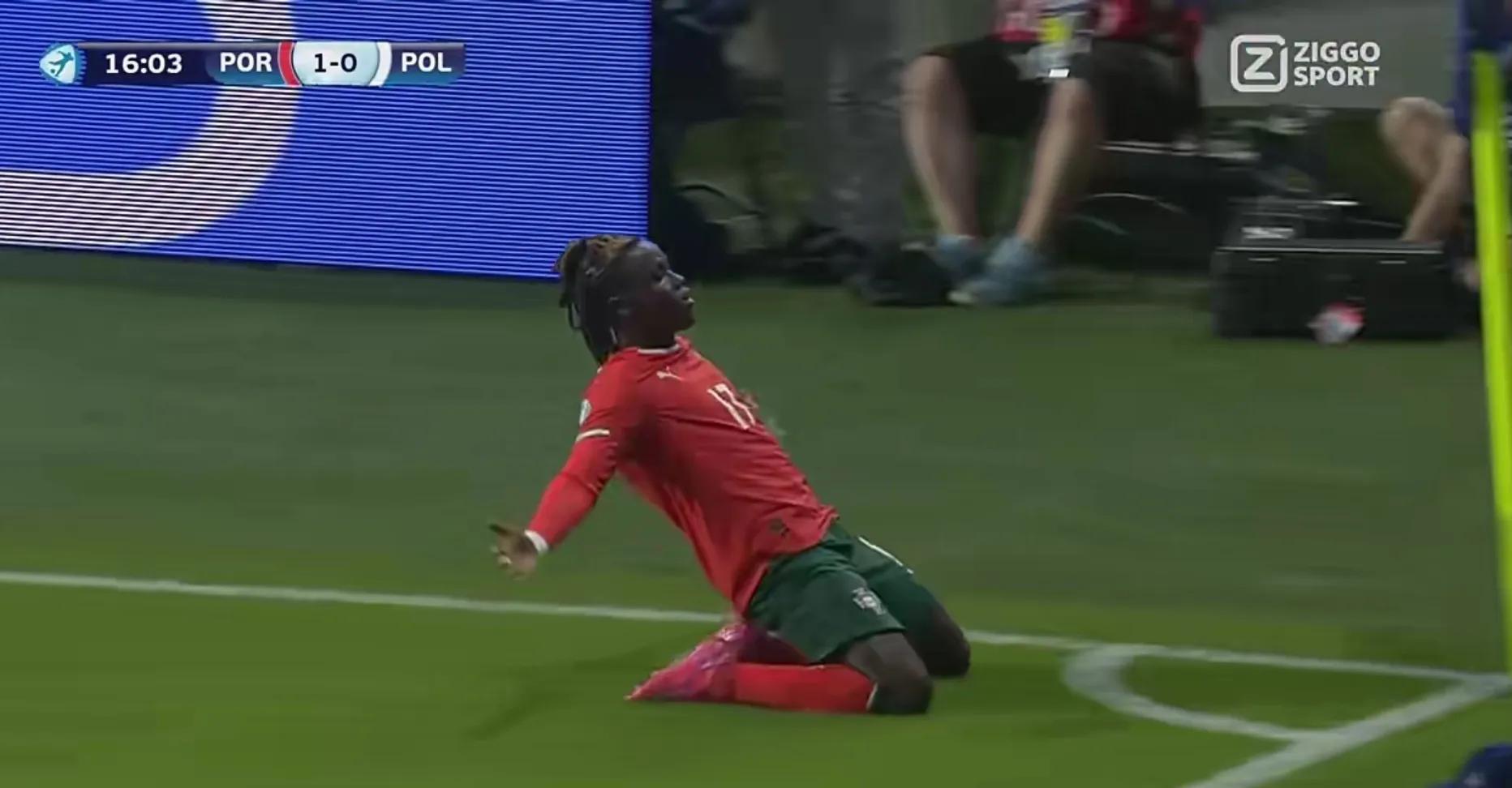 aoa体育直播-关于奥地利客场惨败乌克兰，卫冕冠军前景渺茫！的信息