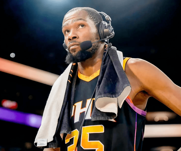 包含黄蜂队宣布签下前锋乔丹-贝尔，并提前结束保罗-沃森的合同的词条