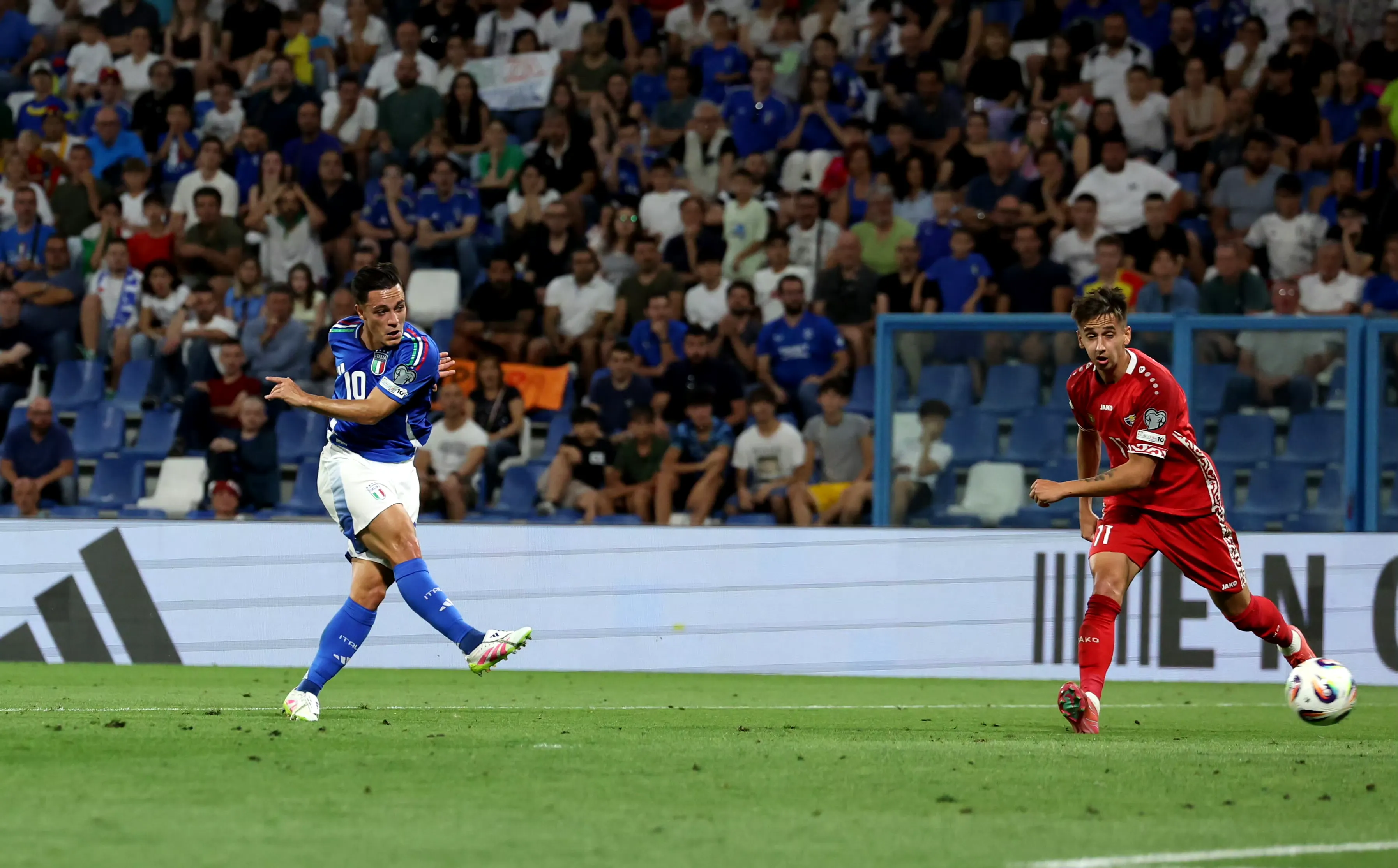 意大利在比赛中表现出色,击败北马其顿 意大利在比赛中表现出色,击败北马其顿