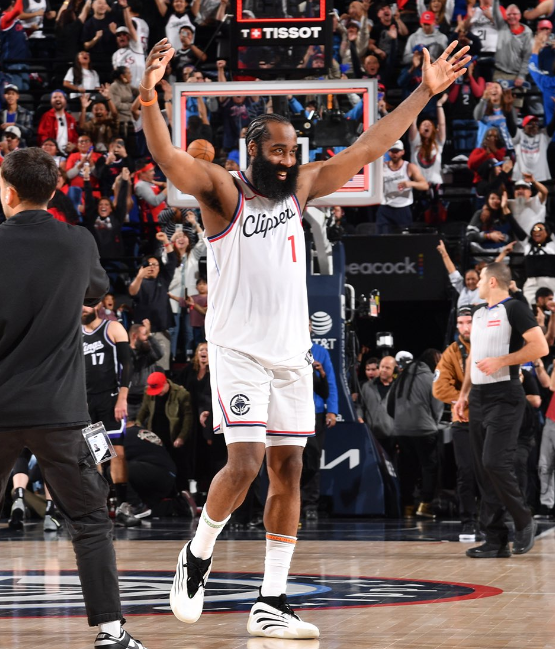 aoa体育培训-关于火箭逆袭灰熊取胜，哈登压哨绝杀掀的信息