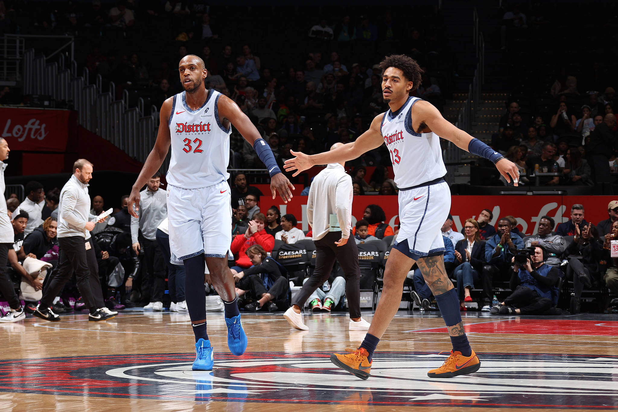 篮网客场轻取活塞,继续领跑东部 篮网客场轻取活塞,继续领跑东部