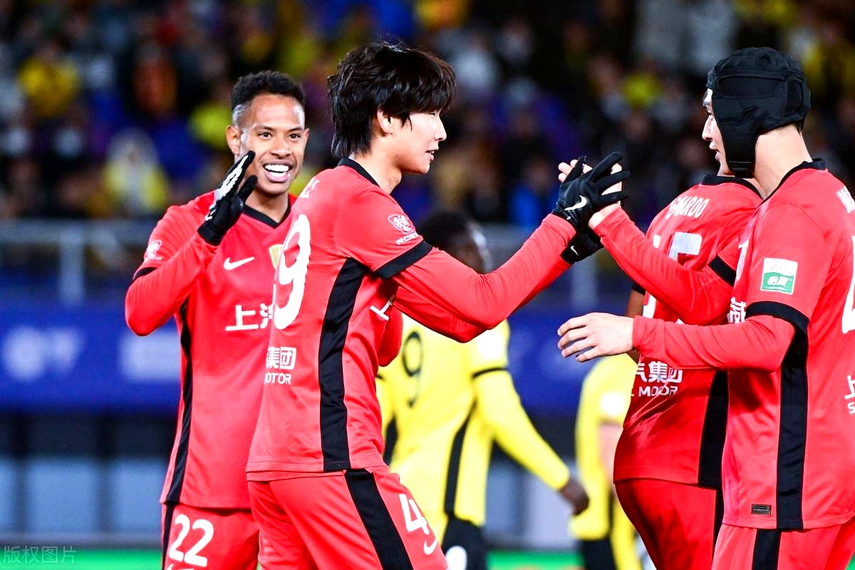 aoa体育培训-青岛激战天津，客场大胜取得保级关键胜利