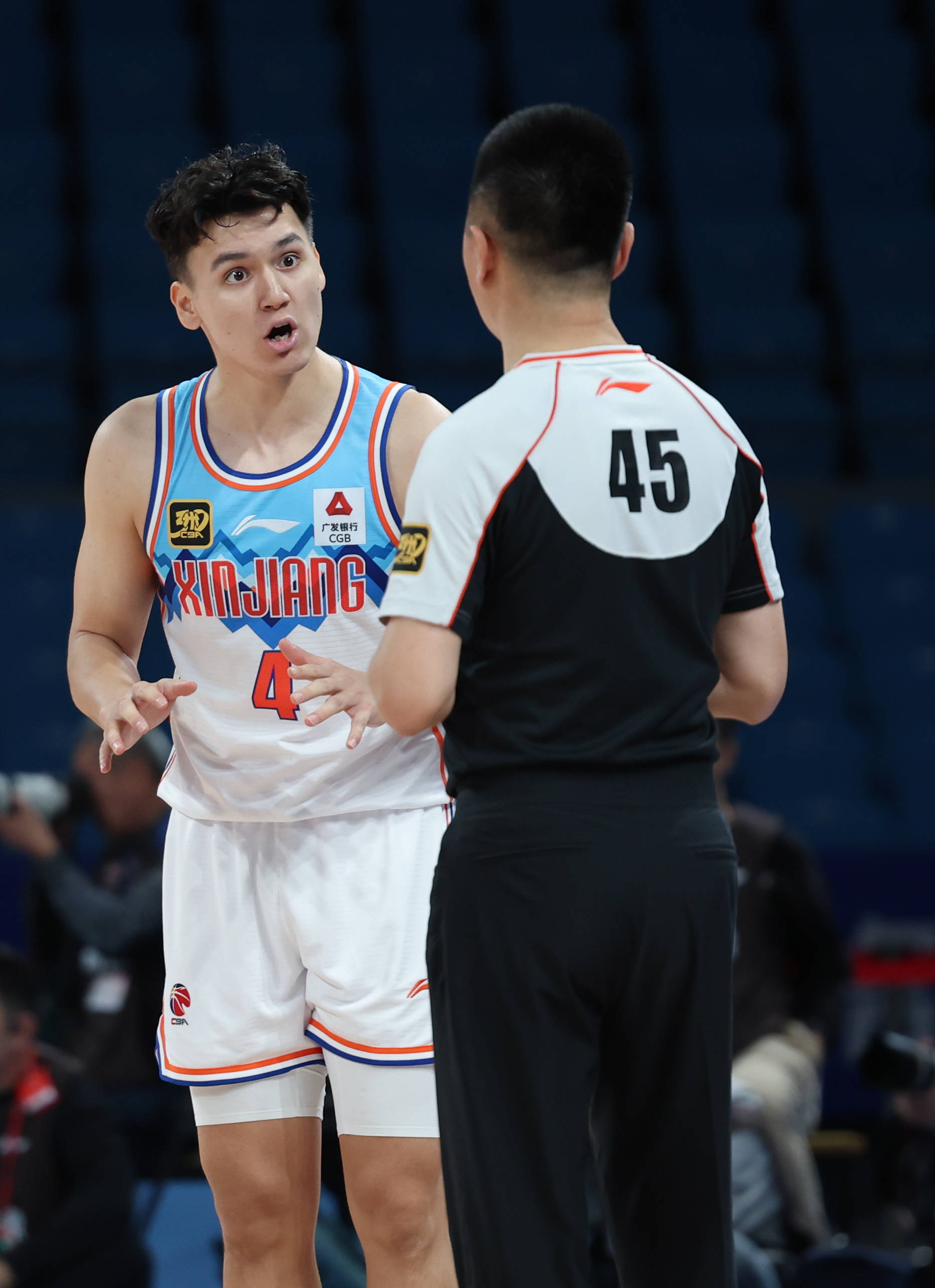新疆男篮终结北控队连胜,霸气归来 新疆男篮终结北控队连胜,霸气归来