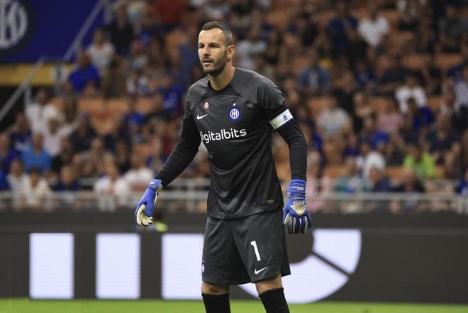 aoa体育直播-谢菲联门将神勇扑救，成为球队守望之星的简单介绍